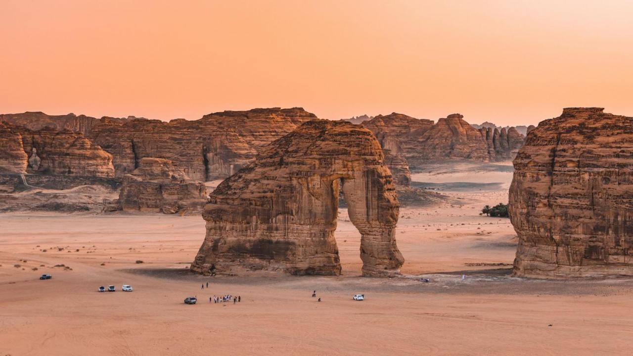 Intercontinental Dar Al Hijra Madinah, An Ihg Hotel Medina Exterior photo Rock formations in the desert